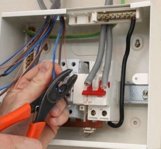 Монтаж электрической проводки в квартирах своими руками: поэтапное описание работы