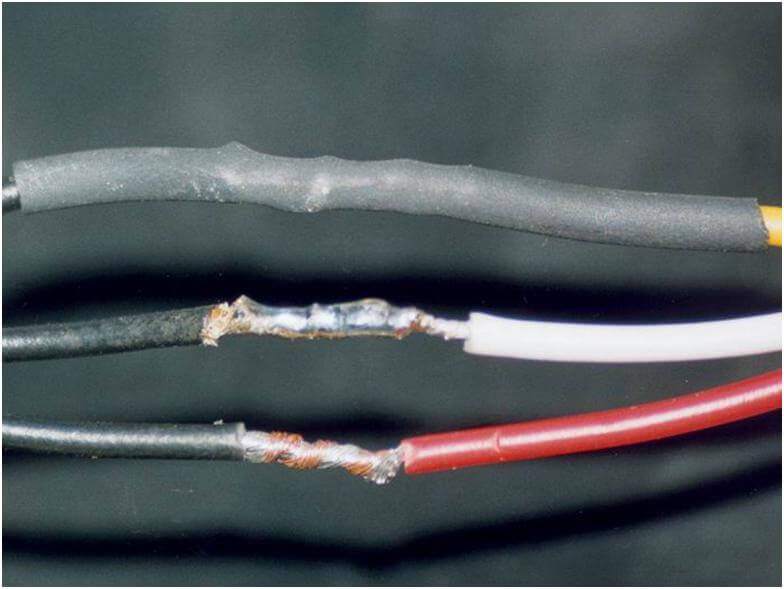 изоляция проводов с помощью термоусадочной трубки
